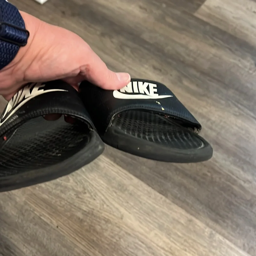 Nike sleek black